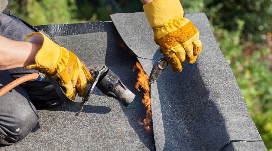 Professional gutter cleaning in Brandon, MS